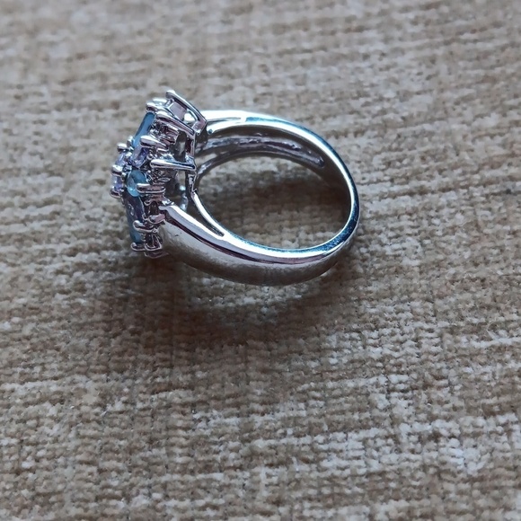 Silver Tone Rhinestone Flower Ring - Picture 10 of 13